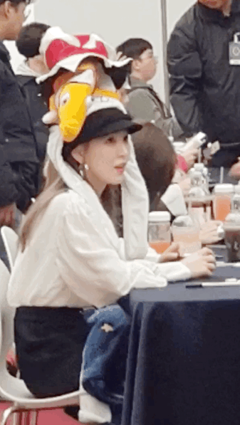 [레드벨벳] 팬싸에서 또 머리에 탑 쌓는 실시간 웬디 | 인스티즈
