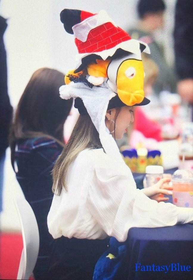 [레드벨벳] 팬싸에서 또 머리에 탑 쌓는 실시간 웬디 | 인스티즈