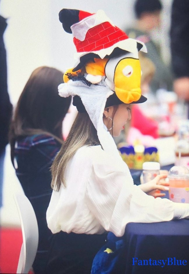 [레드벨벳] 팬싸에서 또 머리에 탑 쌓는 실시간 웬디 | 인스티즈