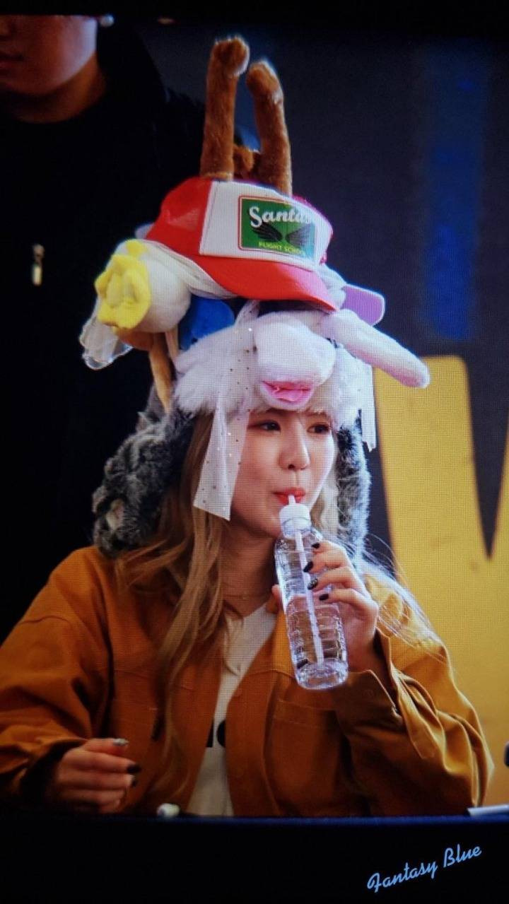 [레드벨벳] 팬싸에서 또 머리에 탑 쌓는 실시간 웬디 | 인스티즈