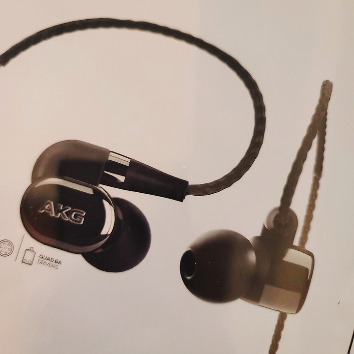 AKG N5005